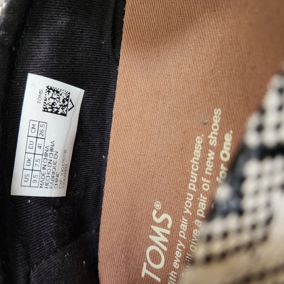 TOMS White and Black Shoes 9.5 Diamond Jacquard Aztec Weave Print - Picture 3 of 15